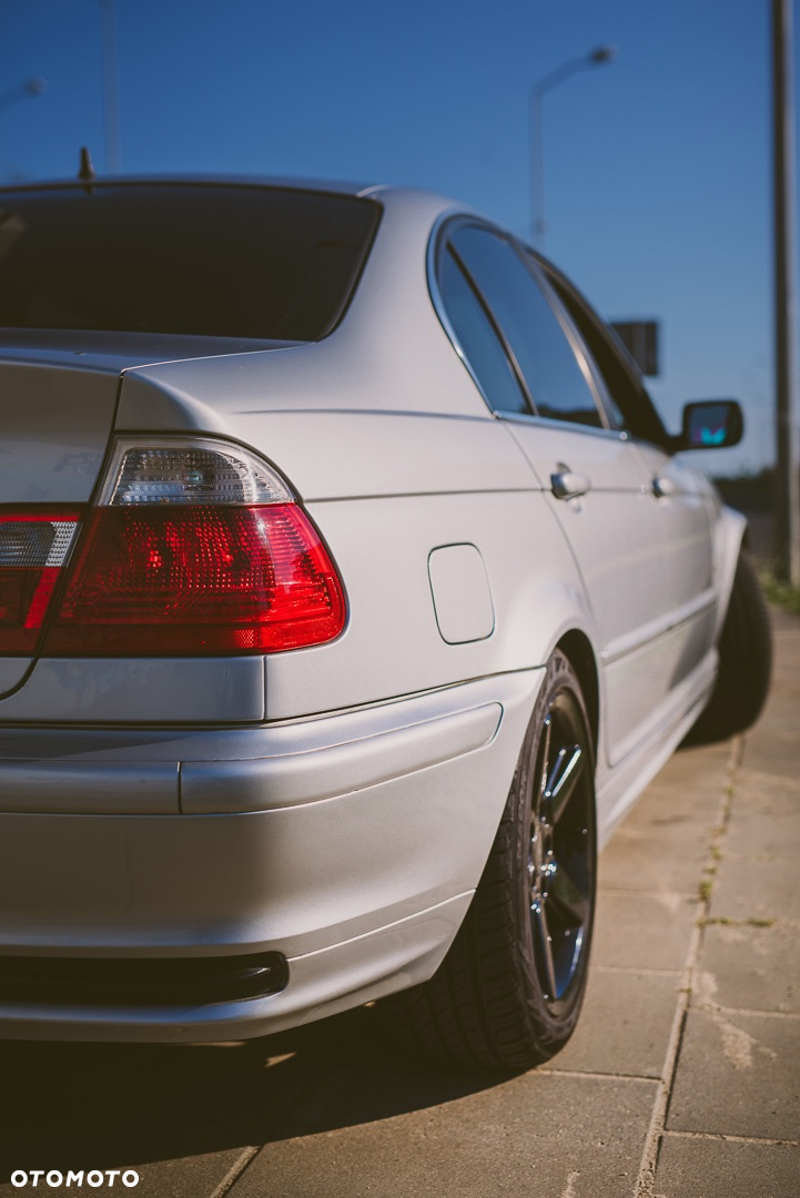 BMW Seria 3 323i - 10