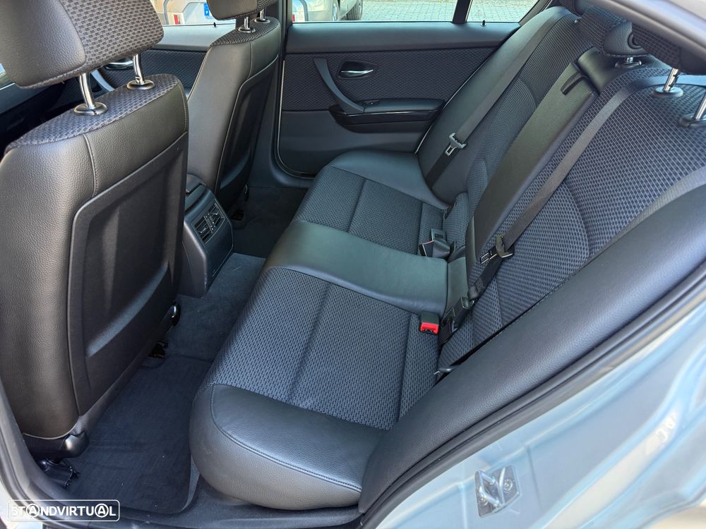 BMW 320 d Pack M - 18