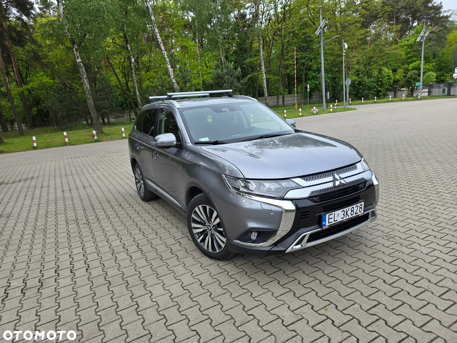 Mitsubishi Outlander 2.0 Instyle + 4WD CVT - 2