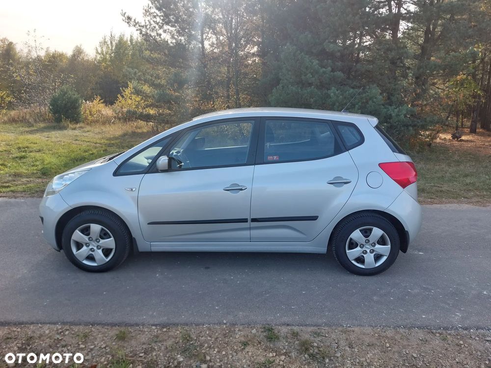 Kia Venga 2011 photo 2