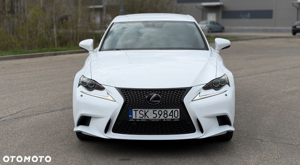 Lexus IS 300h F Sport - 17