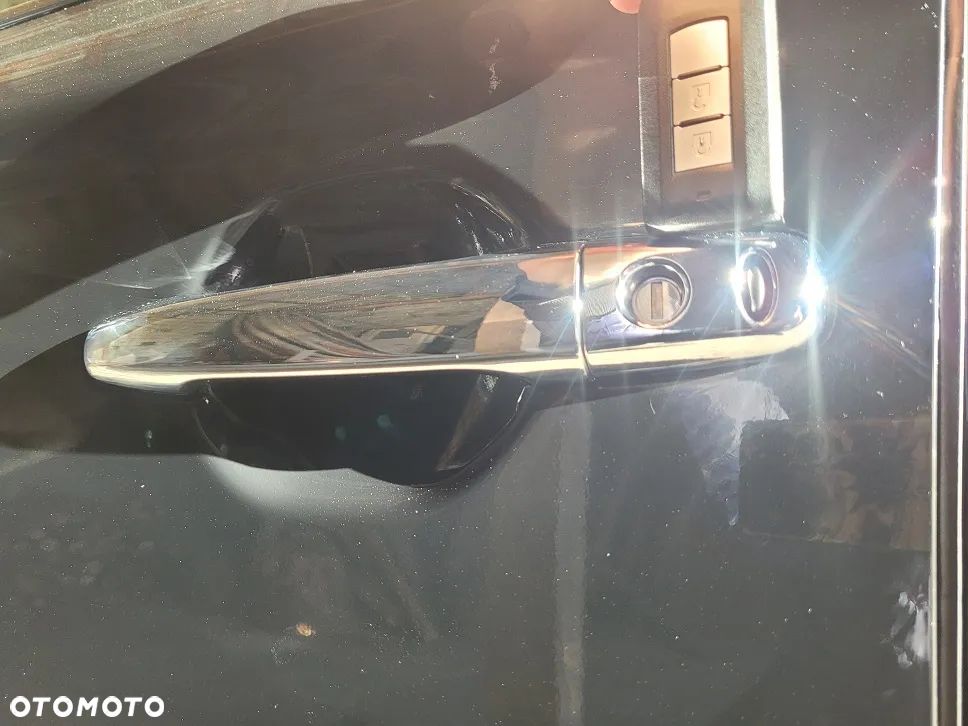 Mitsubishi Outlander 2.0 Intense + Navi 4WD CVT - 32