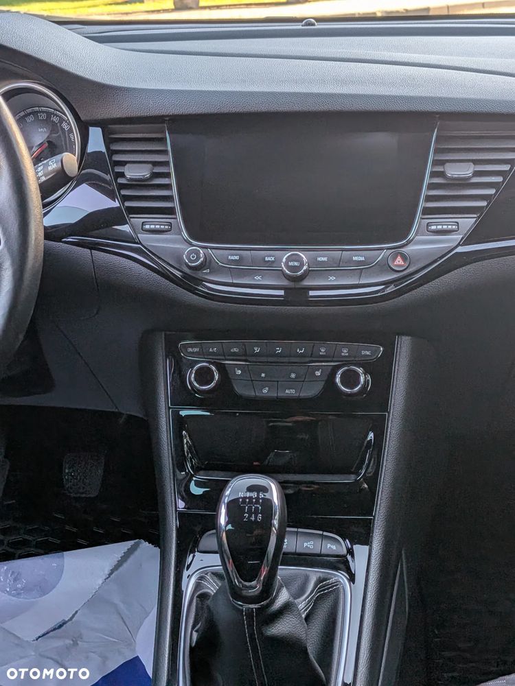 Opel Astra 1.4 T Dynamic S&S - 29