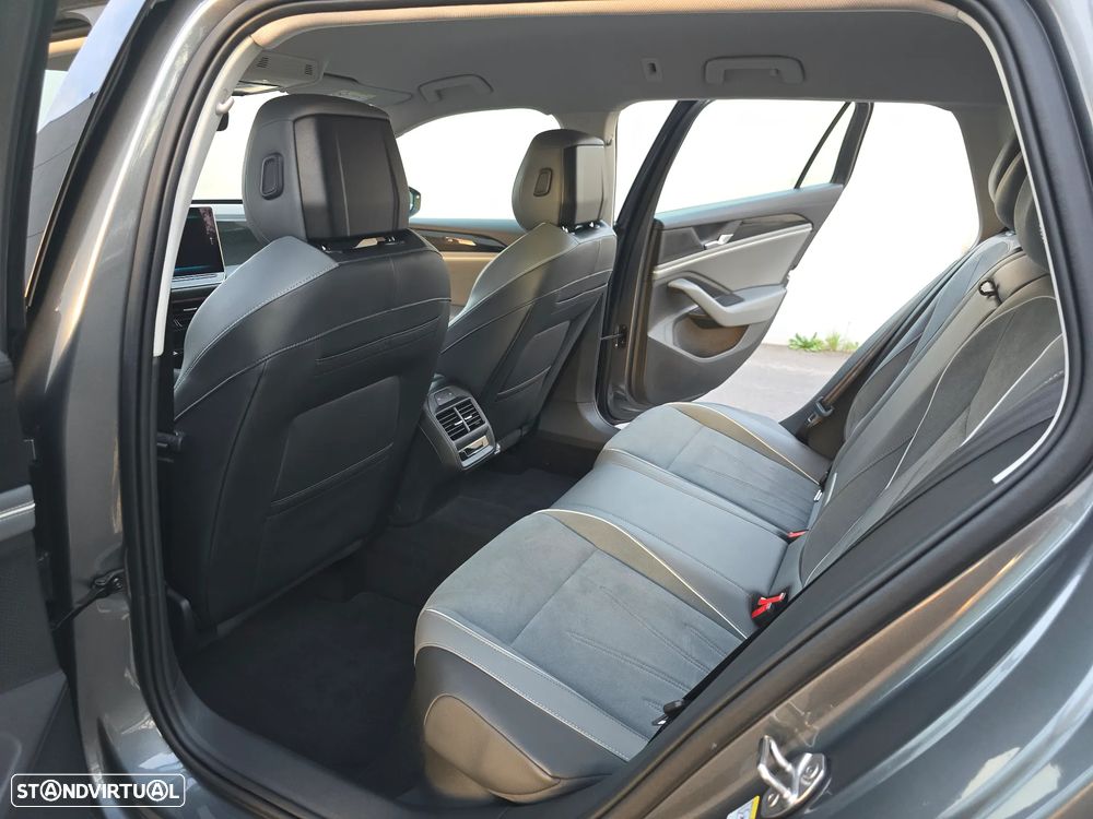 VW Passat Variant 1.5 TSI eHybrid Elegance DSG - 32
