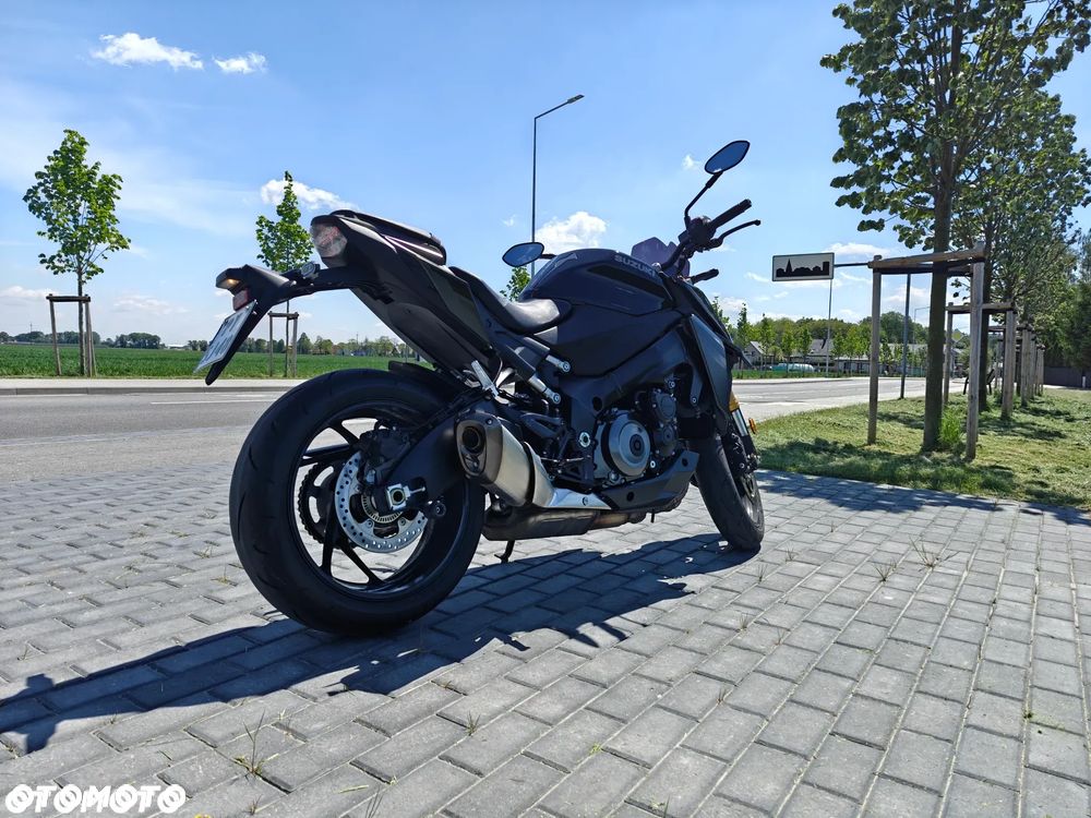 Suzuki GSX 1000 - 3