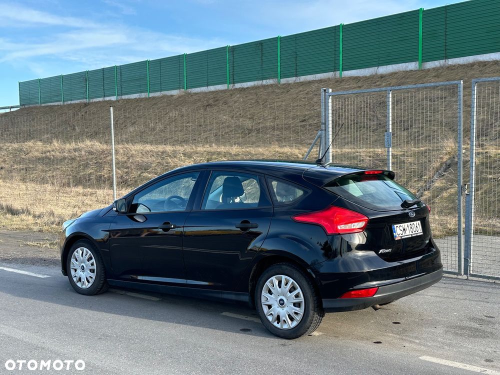 Ford Focus 1.0 EcoBoost Ambiente - 4