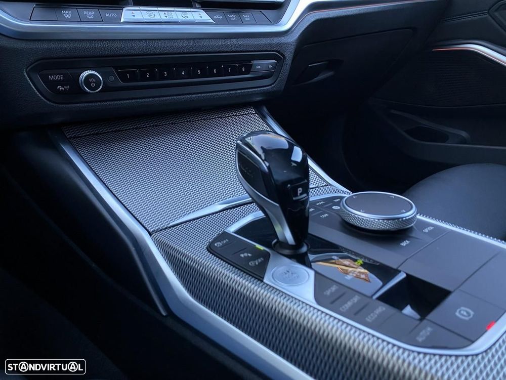 BMW 320 d Pack Desportivo M Auto - 22