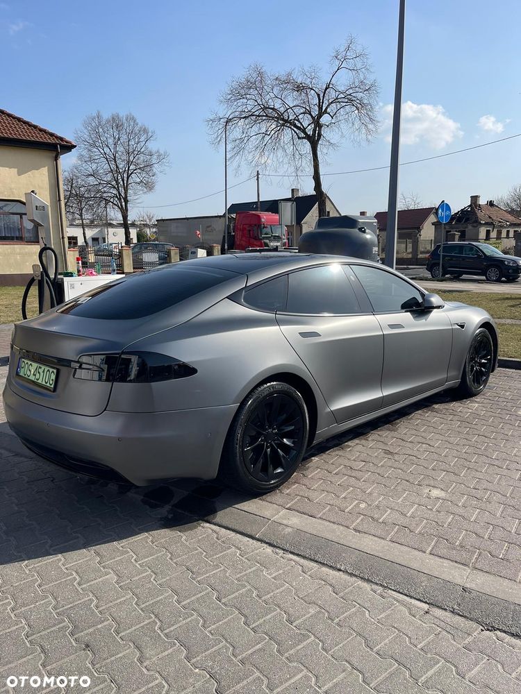 Tesla Model S - 9