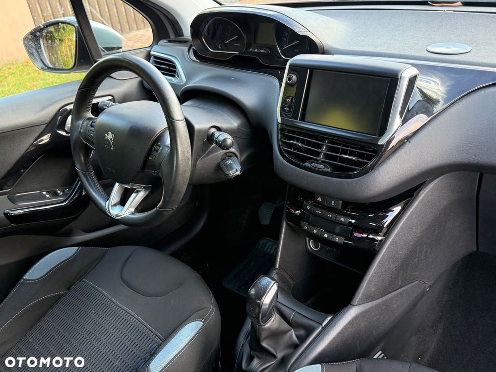 Peugeot 208 - 19