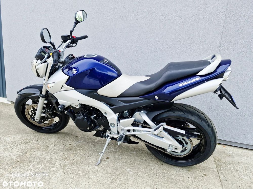 Suzuki GSR - 27