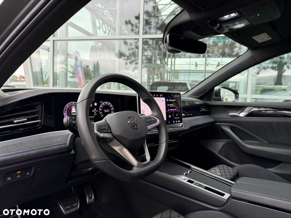 Volkswagen Passat Variant 2.0 TDI SCR R-Line DSG - 11