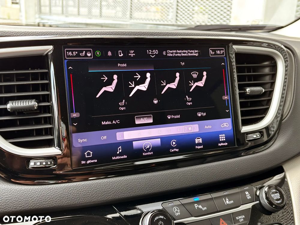 Chrysler Pacifica - 32