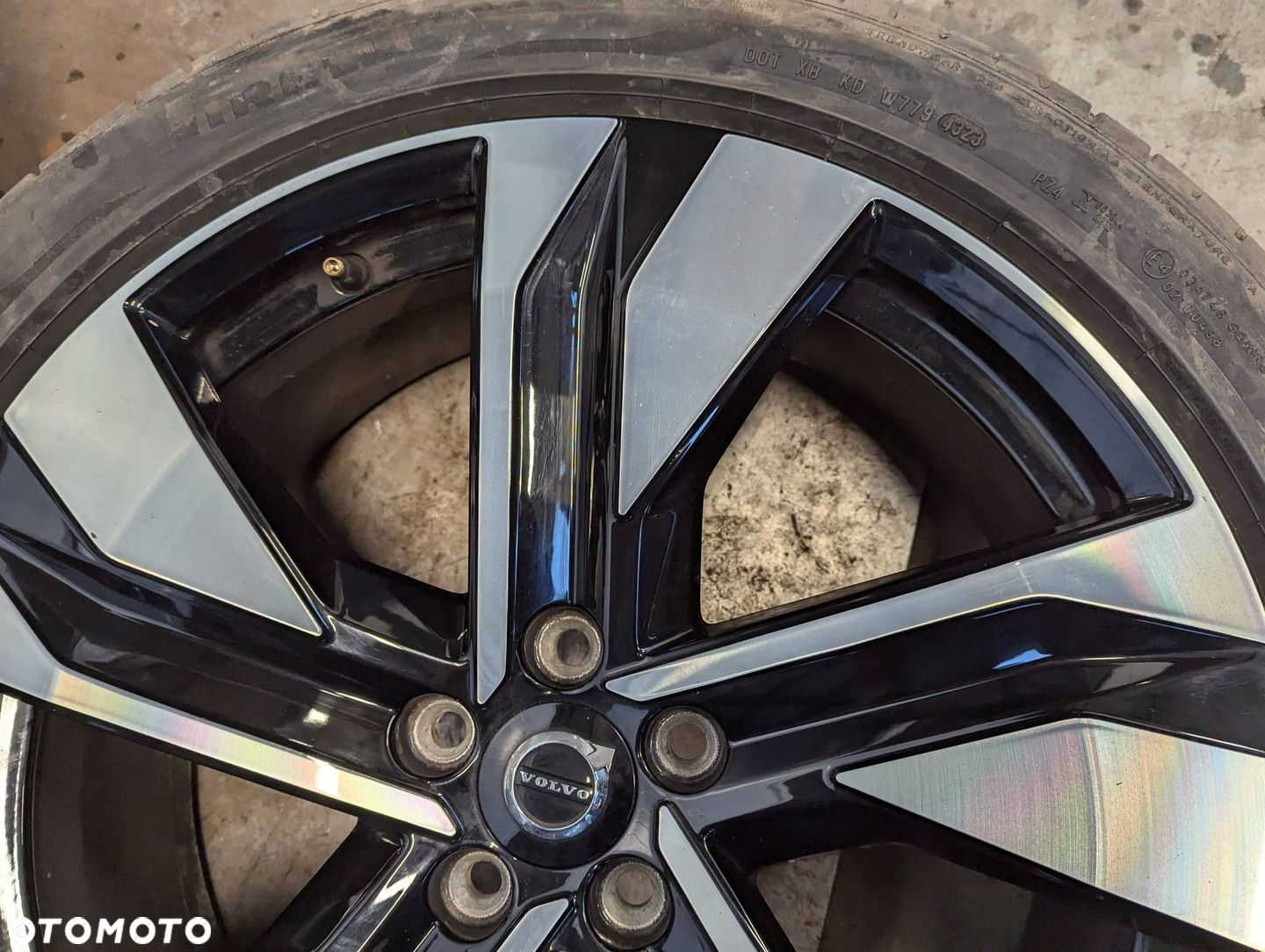 Volvo XC40 2017-2025 Koła felgi aluminiowe 20 cali 245/45/20 5x108 - 6