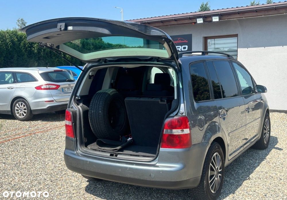 Volkswagen Touran - 20