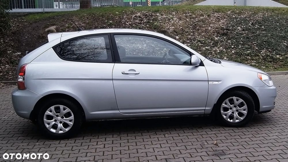 Hyundai Accent - 16