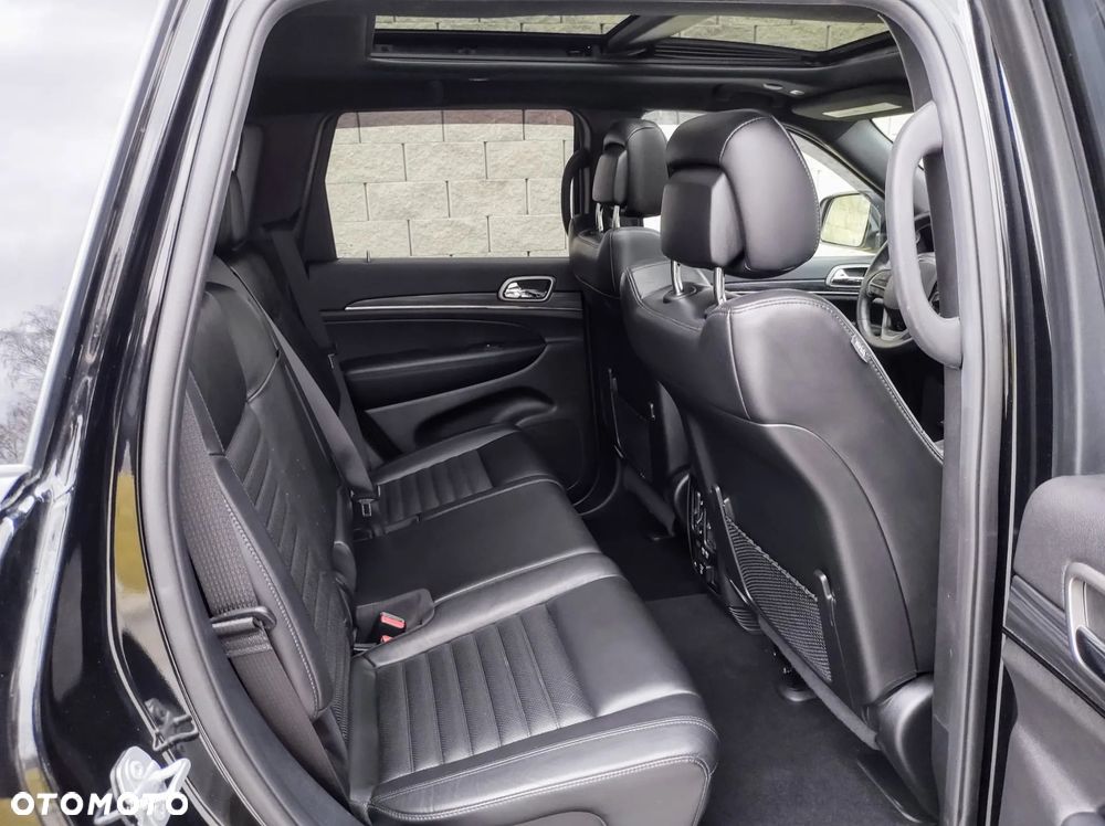 Jeep Grand Cherokee - 12