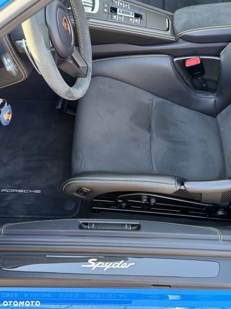 Porsche 718 Spyder - 22