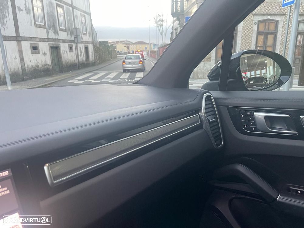 Porsche Cayenne S - 32