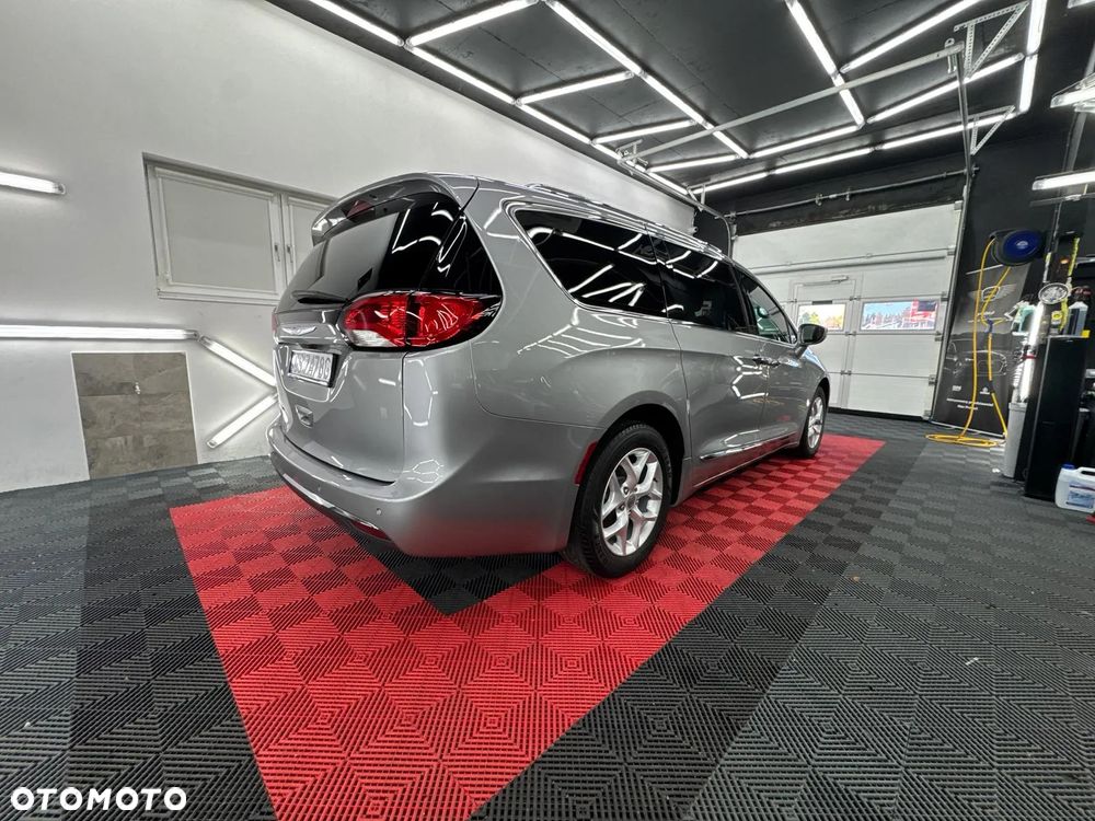 Chrysler Pacifica - 23