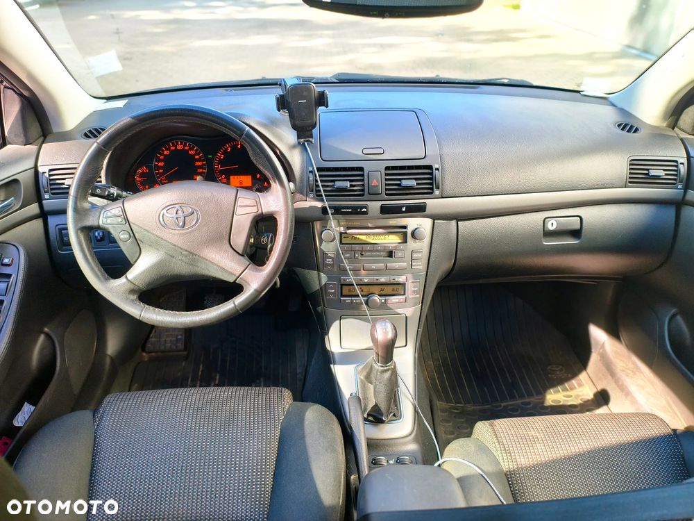 Toyota Avensis 1.8 VVT-i Luna - 4