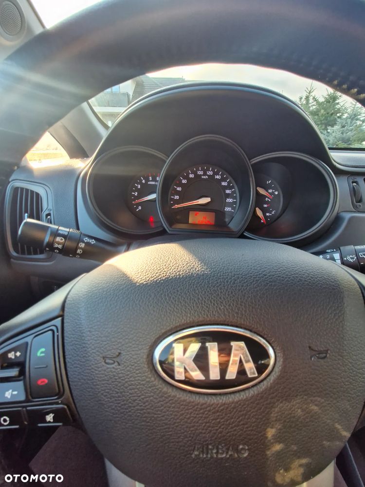 Kia Rio - 12