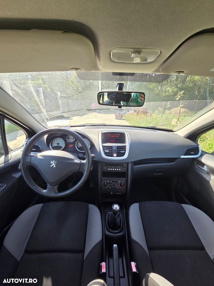 Peugeot 207 - 8