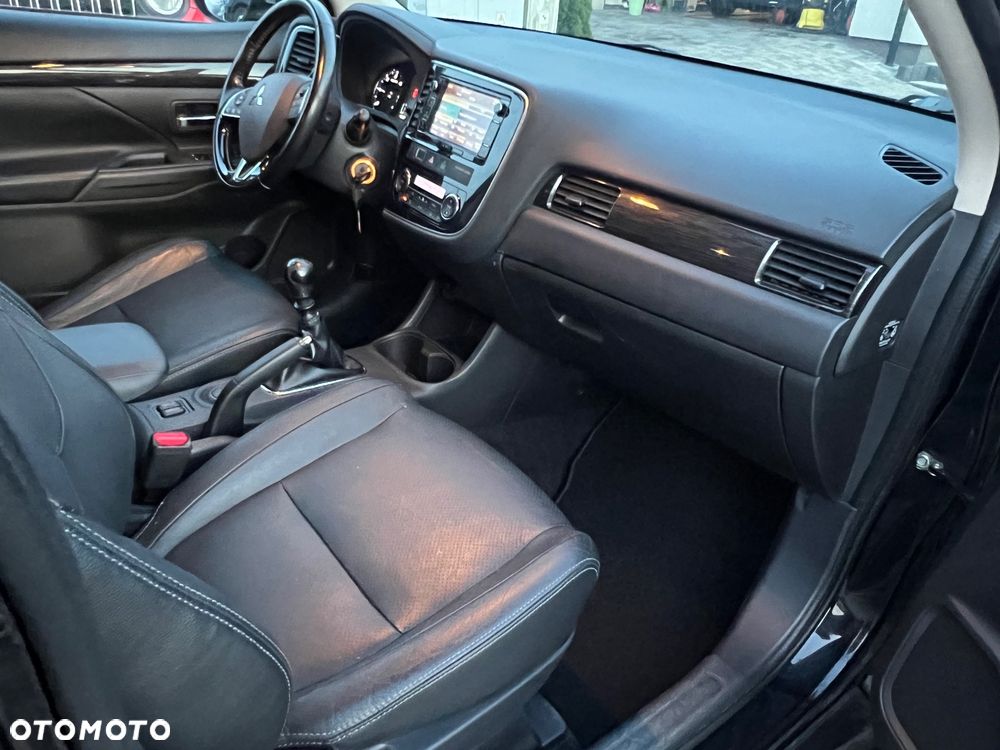 Mitsubishi Outlander 2.2 DI-D 2WD Invite - 28