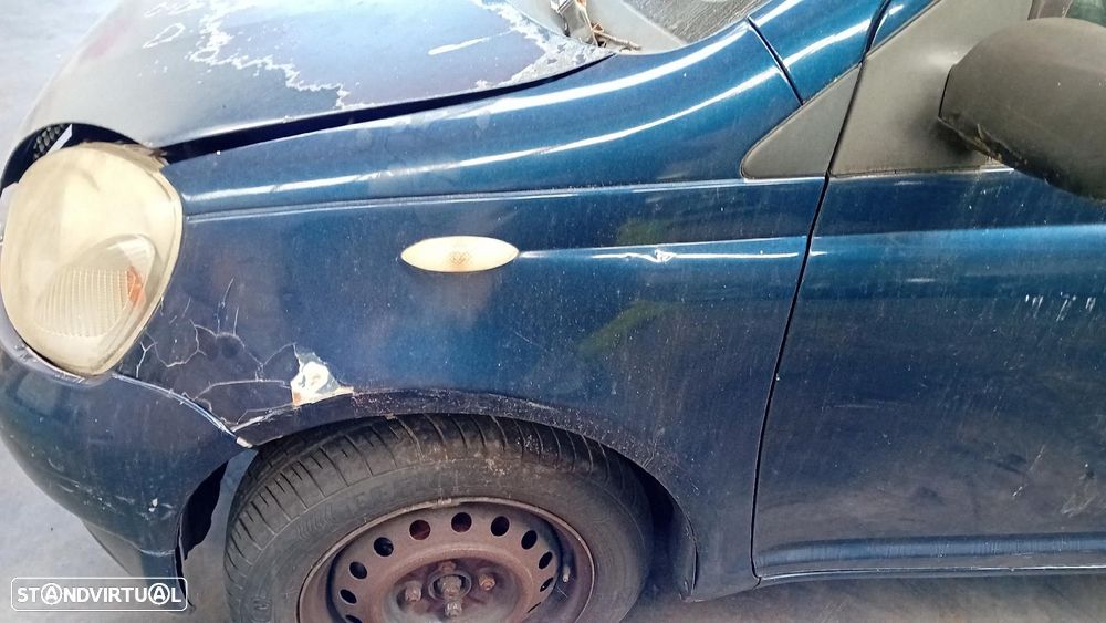 Guarda-lamas esquerdo TOYOTA Yaris (_P1_) - 1