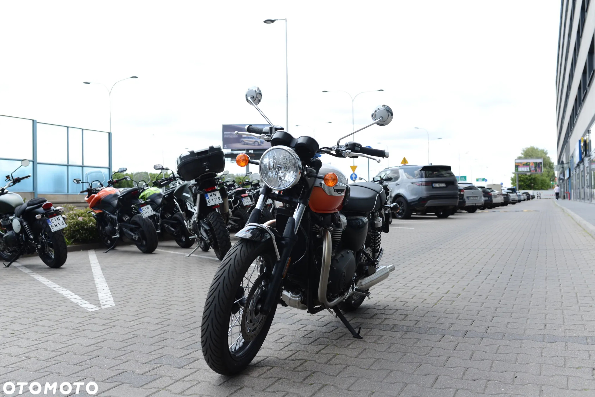 Triumph Bonneville - 25