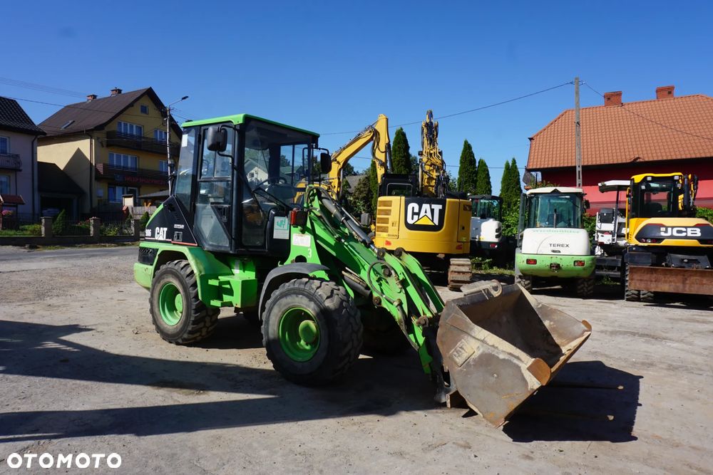 Caterpillar CAT 906 - 1