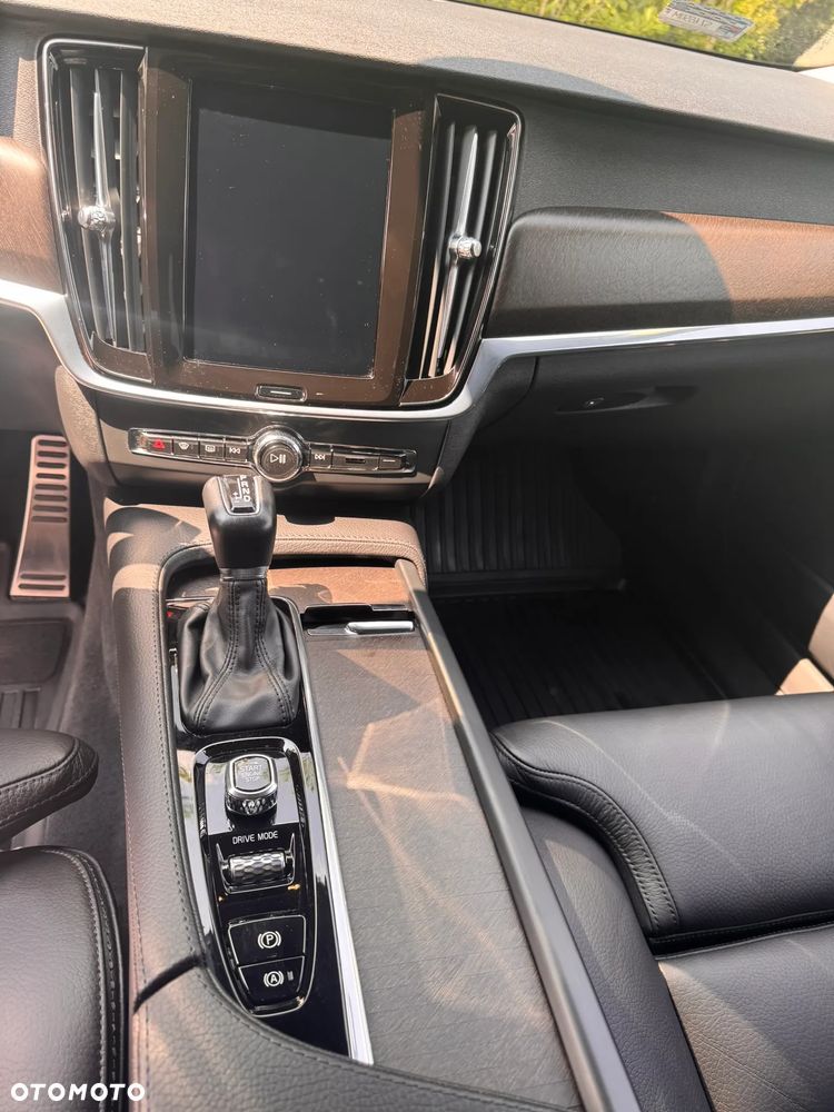Volvo V90 D4 SCR Momentum Pro - 33