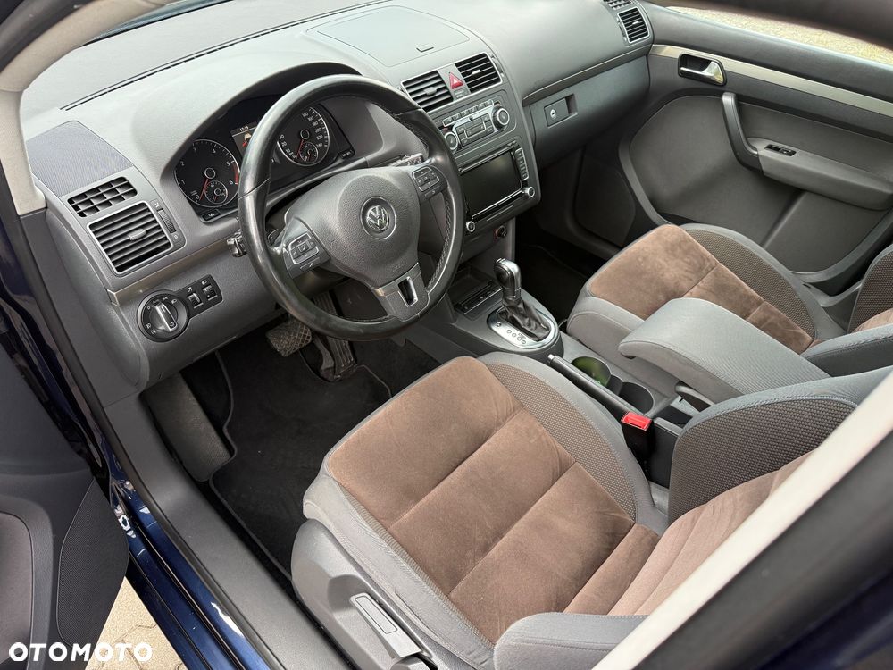 Volkswagen Touran 2.0 TDI DPF DSG Highline - 9