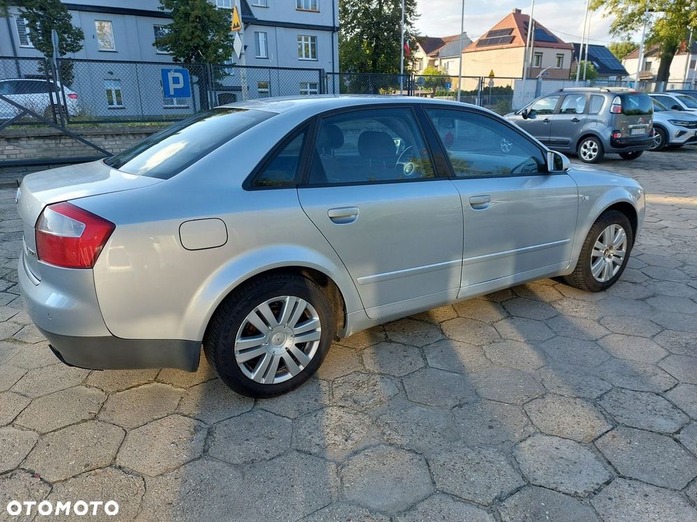 Audi A4 Limousine - 8