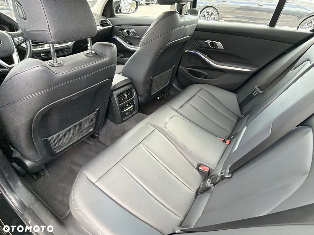 BMW Seria 3 330i Sport Line sport - 14