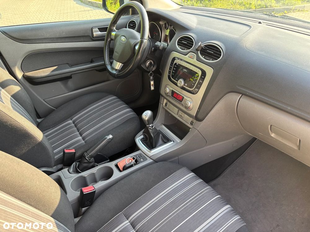 Ford Focus 1.6 TDCi DPF Style - 10