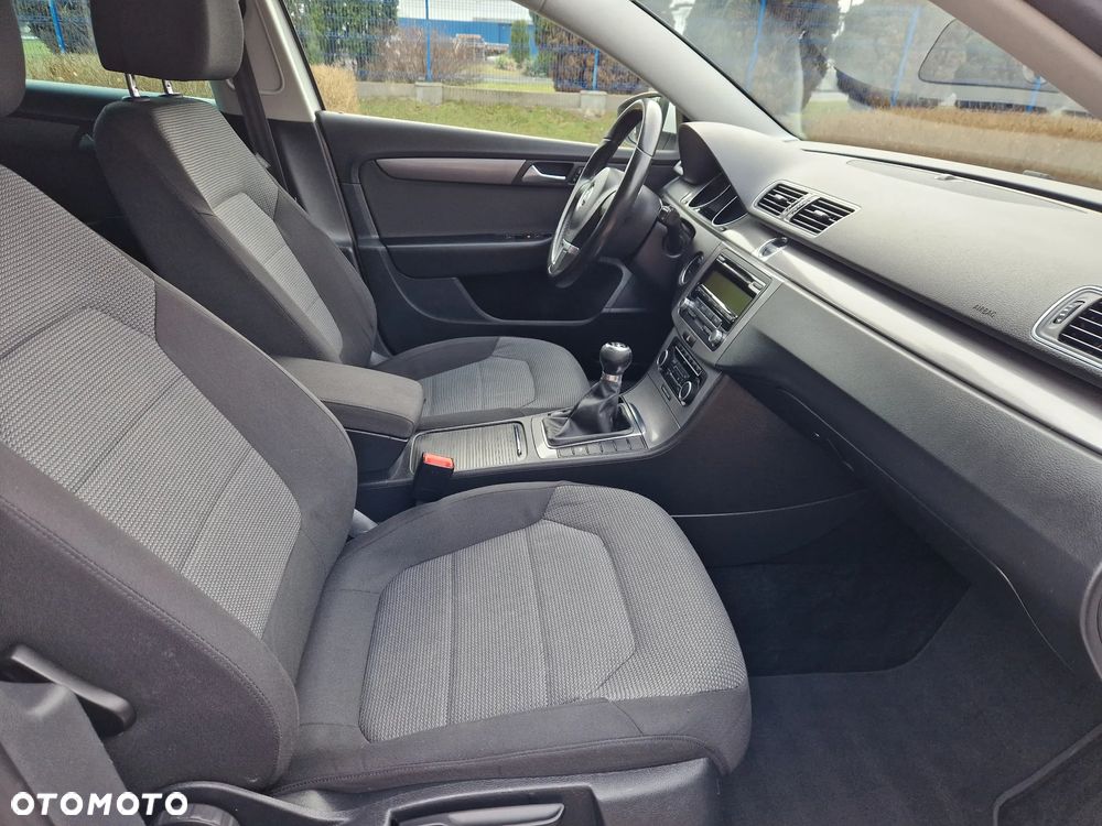 Volkswagen Passat - 35