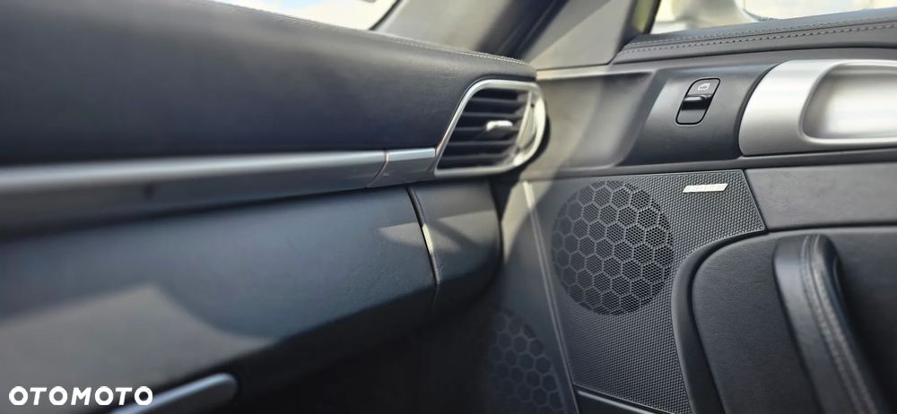 Porsche 911 Carrera 4S - 8