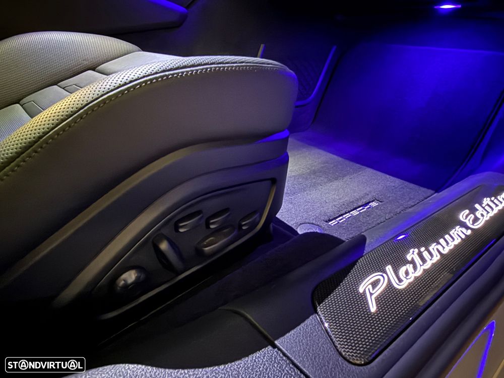 Porsche Panamera Sport Turismo 4 E-Hybrid Platinum Edition PDLS - 23