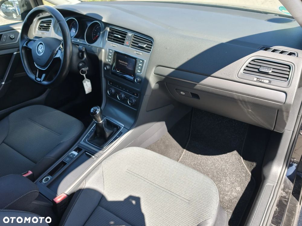 Volkswagen Golf - 24