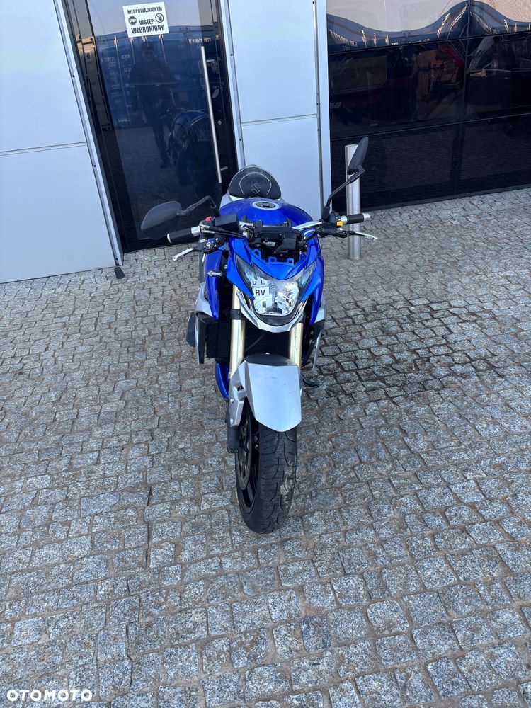Suzuki GSR - 7