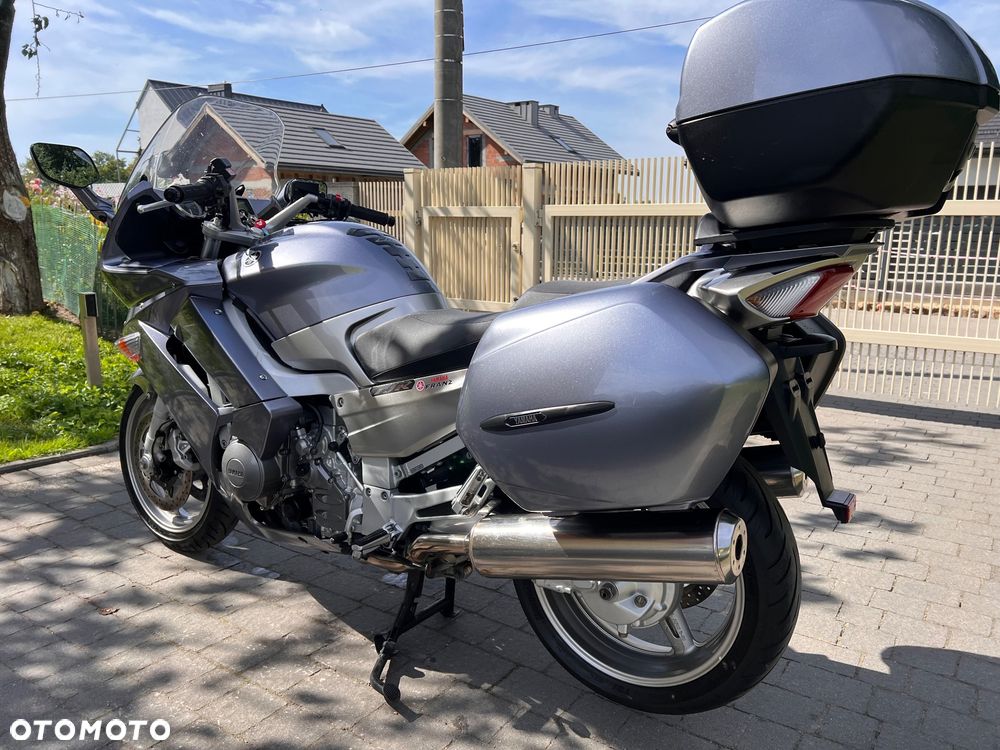 Yamaha FJR - 28