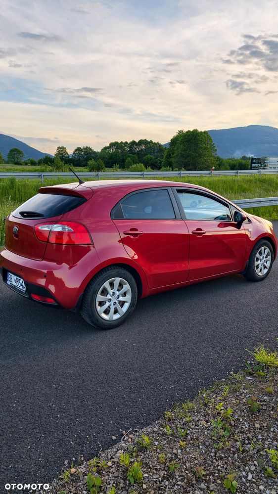 Kia Rio 1.2 L - 4