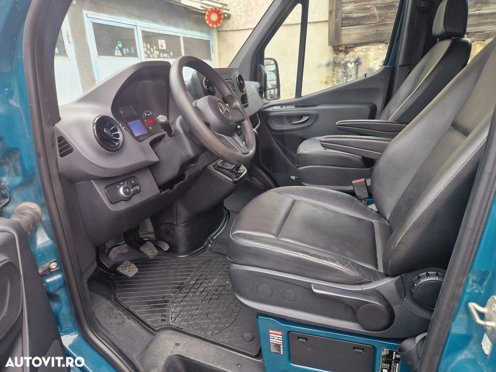 Mercedes-Benz Sprinter - 25
