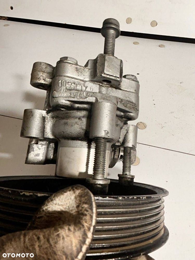 Pompa wspomagania KYB Benzyna Audi A4 S4 B7 8E 8E0 145 153 H - 2