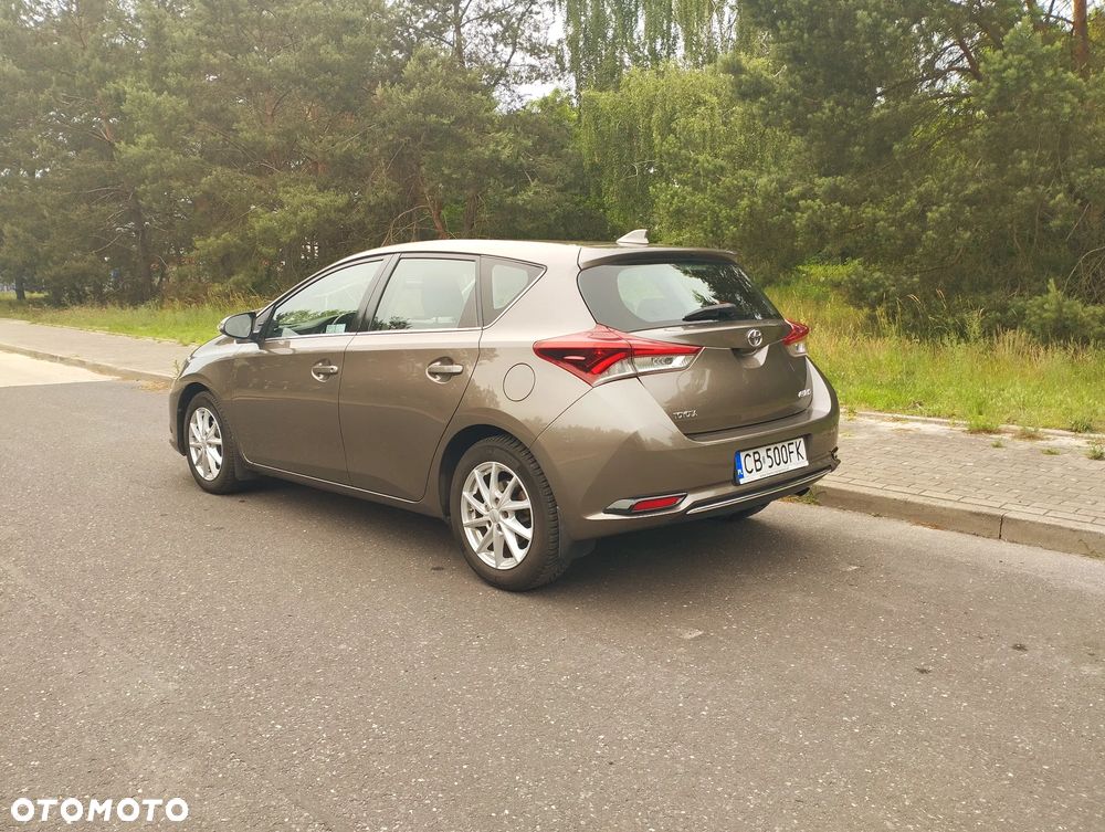 Toyota Auris 1.6 Premium - 3