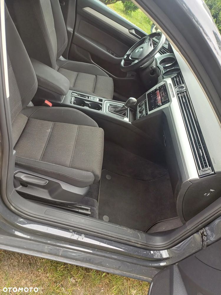 Volkswagen Passat 2.0 TDI SCR DSG Comfortline - 17