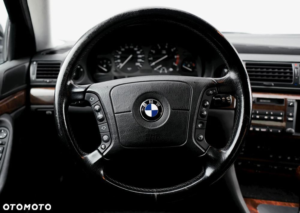 BMW Seria 7 740i V8 - 10
