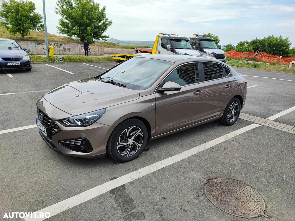 Hyundai i30 1.5 T-GDI 160CP MHEV 5DR M/T Highway - 1