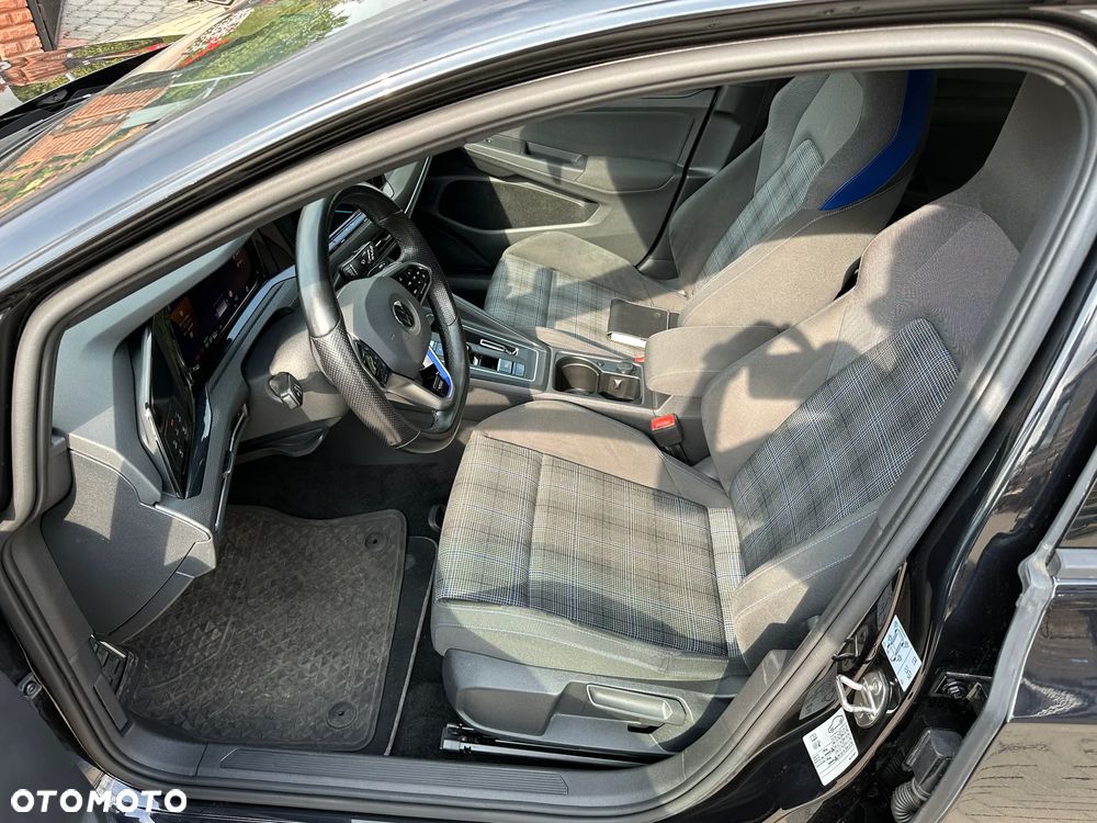 Volkswagen Golf - 22