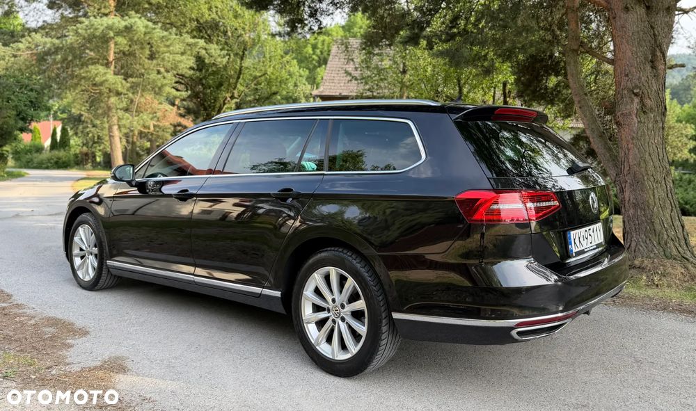 Volkswagen Passat 1.6 TDI SCR DSG - 11